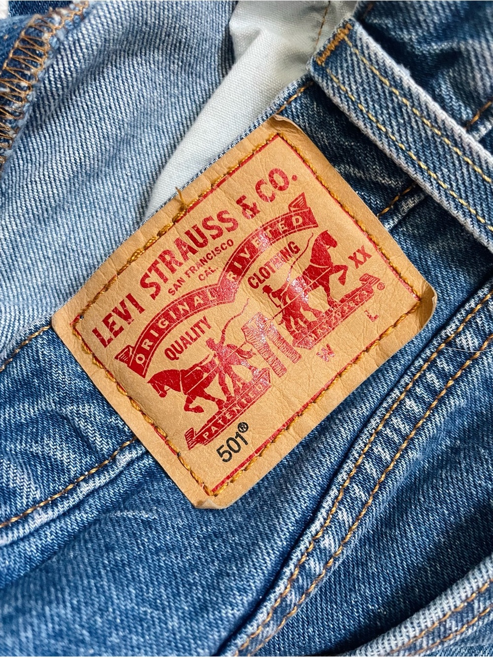 Levi’s 501 High Rise Distressed Denim Raw Hem Shorts S58022 in Blue size 28 - Picture 5 of 8